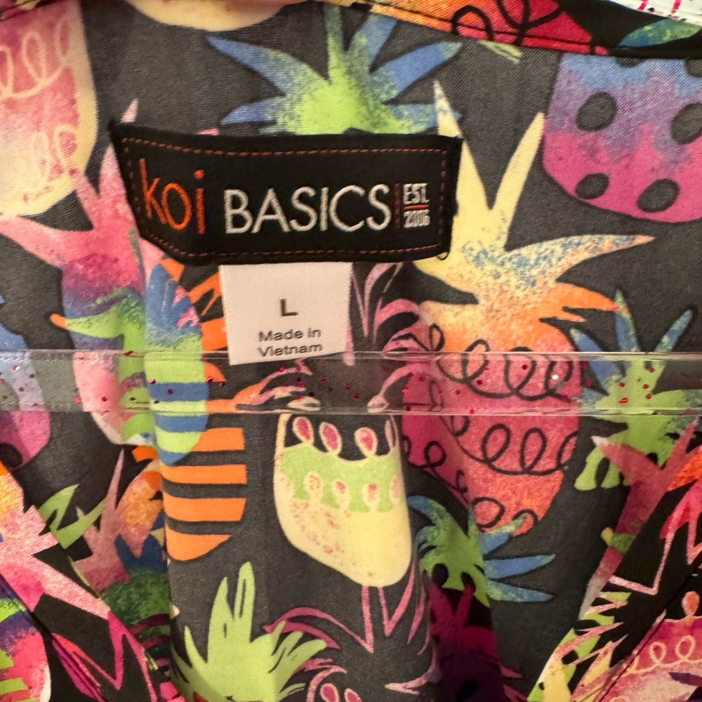 NEW Koi Basics Leslie Tiki Pineapple Large L scrub top green red women ladies - Picture 3 of 9